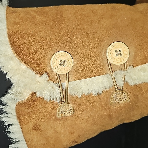 UGG Bailey Button Triplet II Boot in Chestnut Suede S/N 1962 Size 5 F100111 - Picture 4 of 14